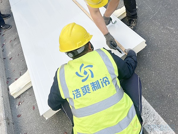 1000平方米大型冷库工程内部效果及保温板安装